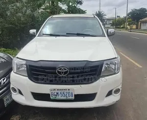Toyota Hilux 2010 White