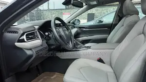 Toyota Camry XSE FWD (2.5L 4cyl 8AM) 2018 Black