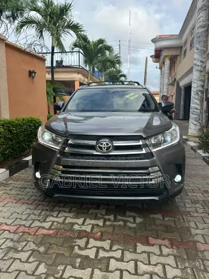Toyota Highlander XLE V6 4x2 (3.5L 6cyl 6A) 2016 Gray