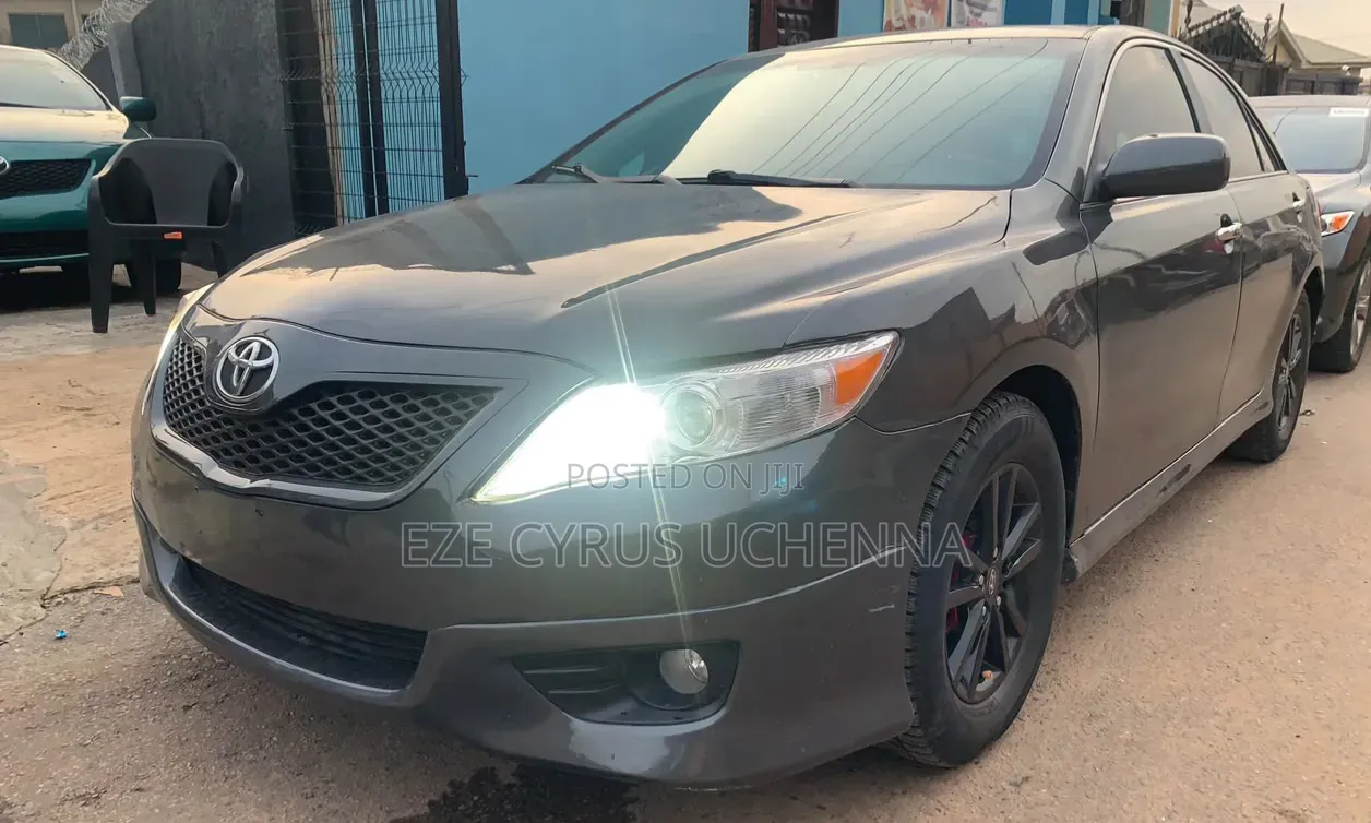 Toyota Camry 2011 Gray