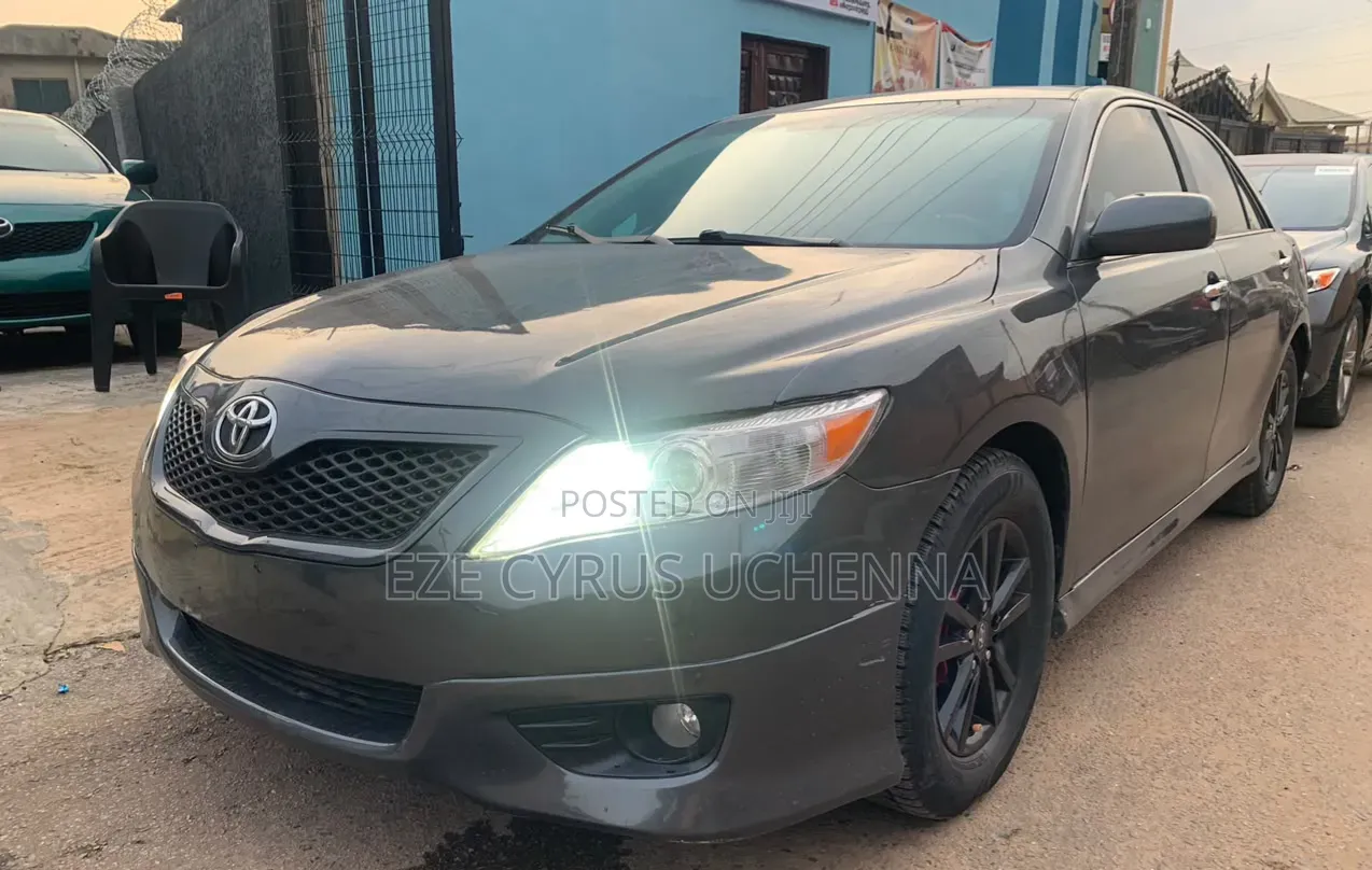 Toyota Camry 2011 Gray