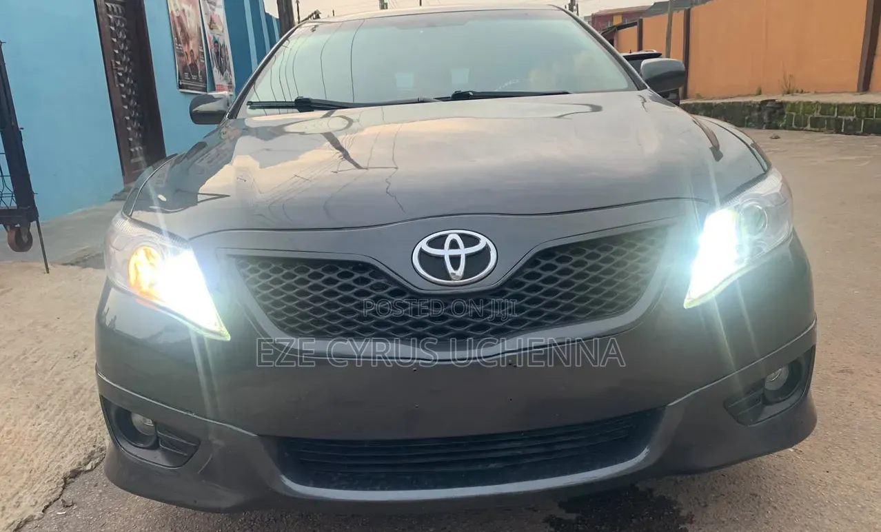 Toyota Camry 2011 Gray