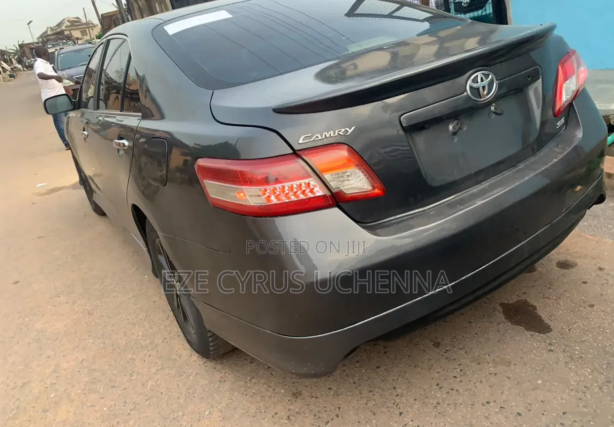 Toyota Camry 2011 Gray