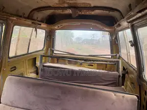 Nissan Vanette 1991 Orange