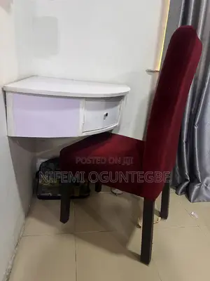 Floting Table Chair