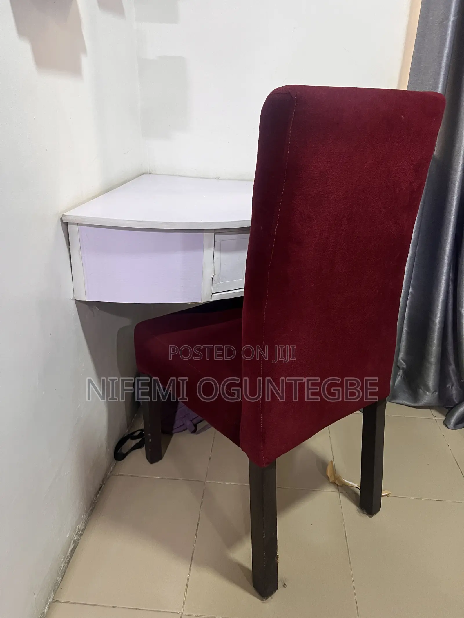 Floting Table Chair