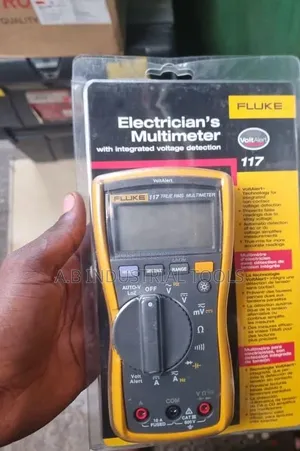 Fluke 117 Electrician's True RMS Digital Multimeter