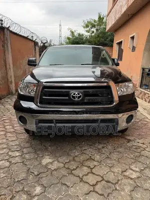 Toyota Tundra CrewMax 2011 Black