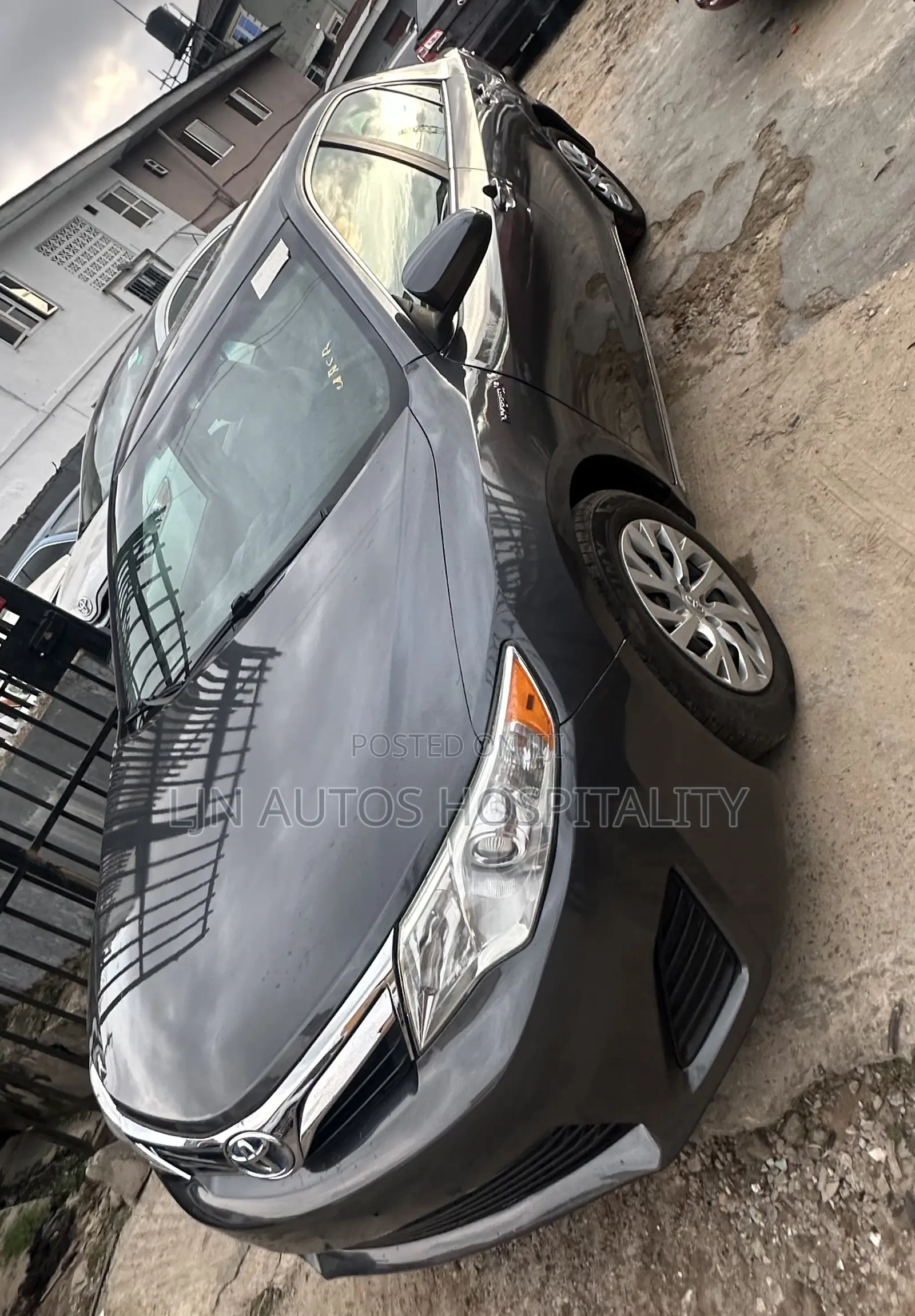Toyota Camry Hybrid LE 2012 Gray