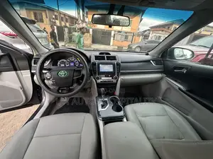 Toyota Camry Hybrid LE 2012 Gray