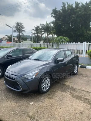 Toyota Yaris 2017 Gray