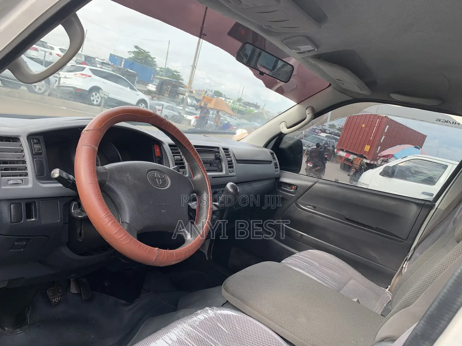 Toyota HiAce 2012 White