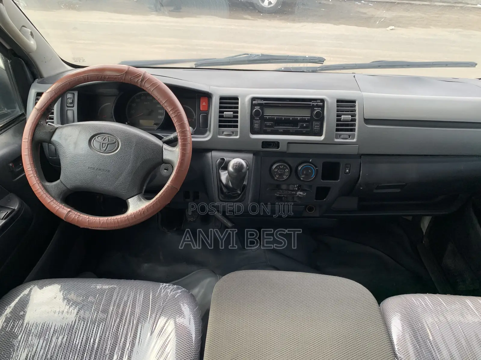 Toyota HiAce 2012 White