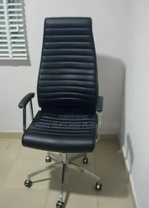 Swivel Office Chair With Straight Lines