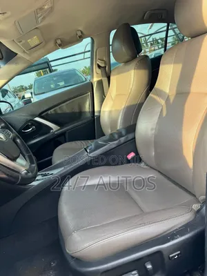 Toyota Avensis 2013 Silver