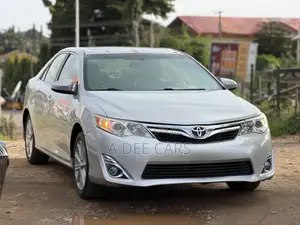 Toyota Camry XLE 4dr Sedan (2.5L 4cyl 6A) 2013 Silver