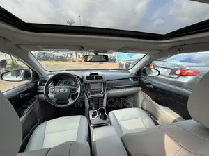 Toyota Camry XLE 4dr Sedan (2.5L 4cyl 6A) 2013 Silver