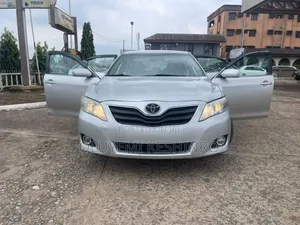 Toyota Camry LE 4dr Sedan (2.5L 4cyl 6A) 2011 Gray