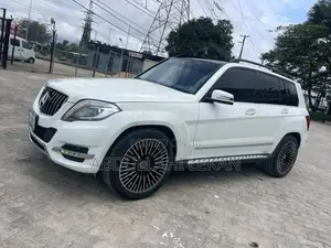 Mercedes-Benz GLK-Class Base GLK 350 4dr AWD 4MATIC (3.5L 6cyl 7A) 2015