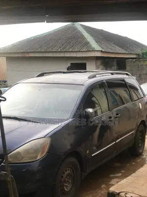 Toyota Sienna 2005 Blue