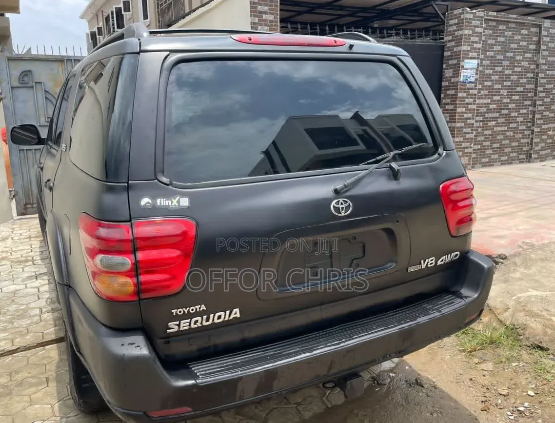 Toyota Sequoia 2004 Black