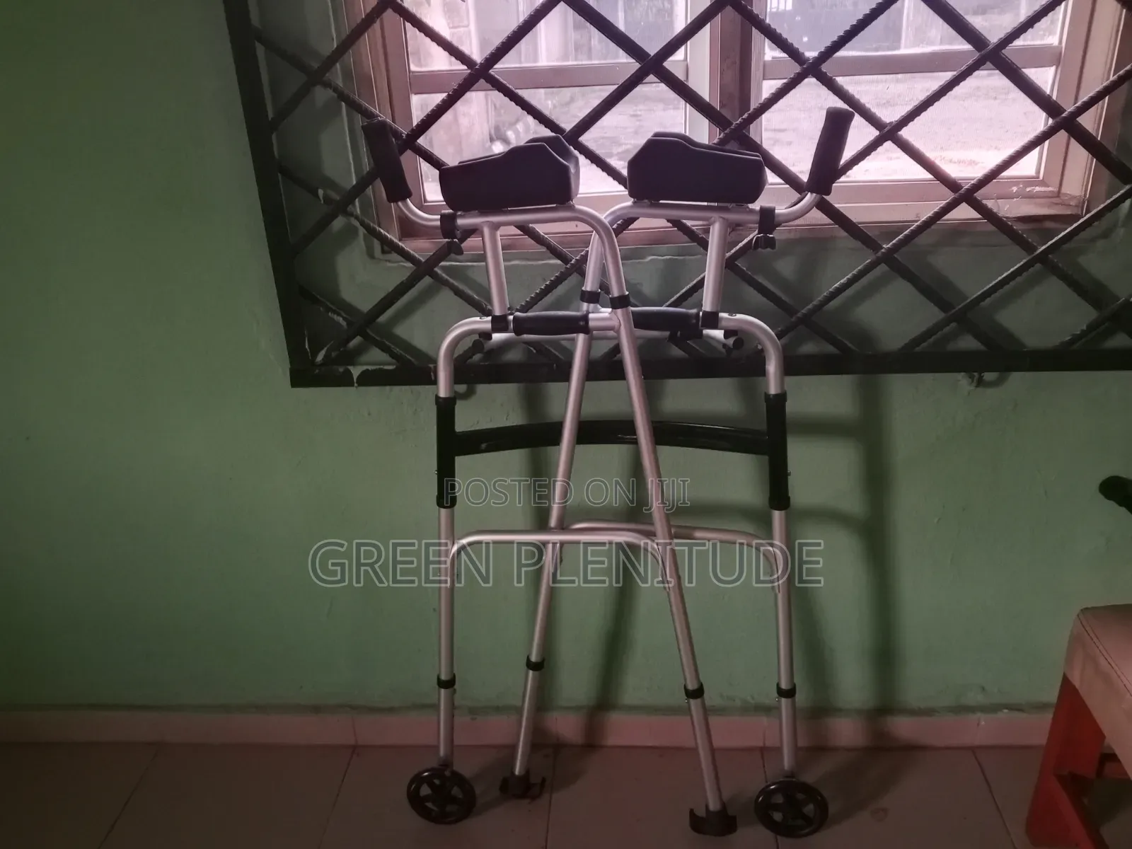 Foldable Front-Wheeled Walker