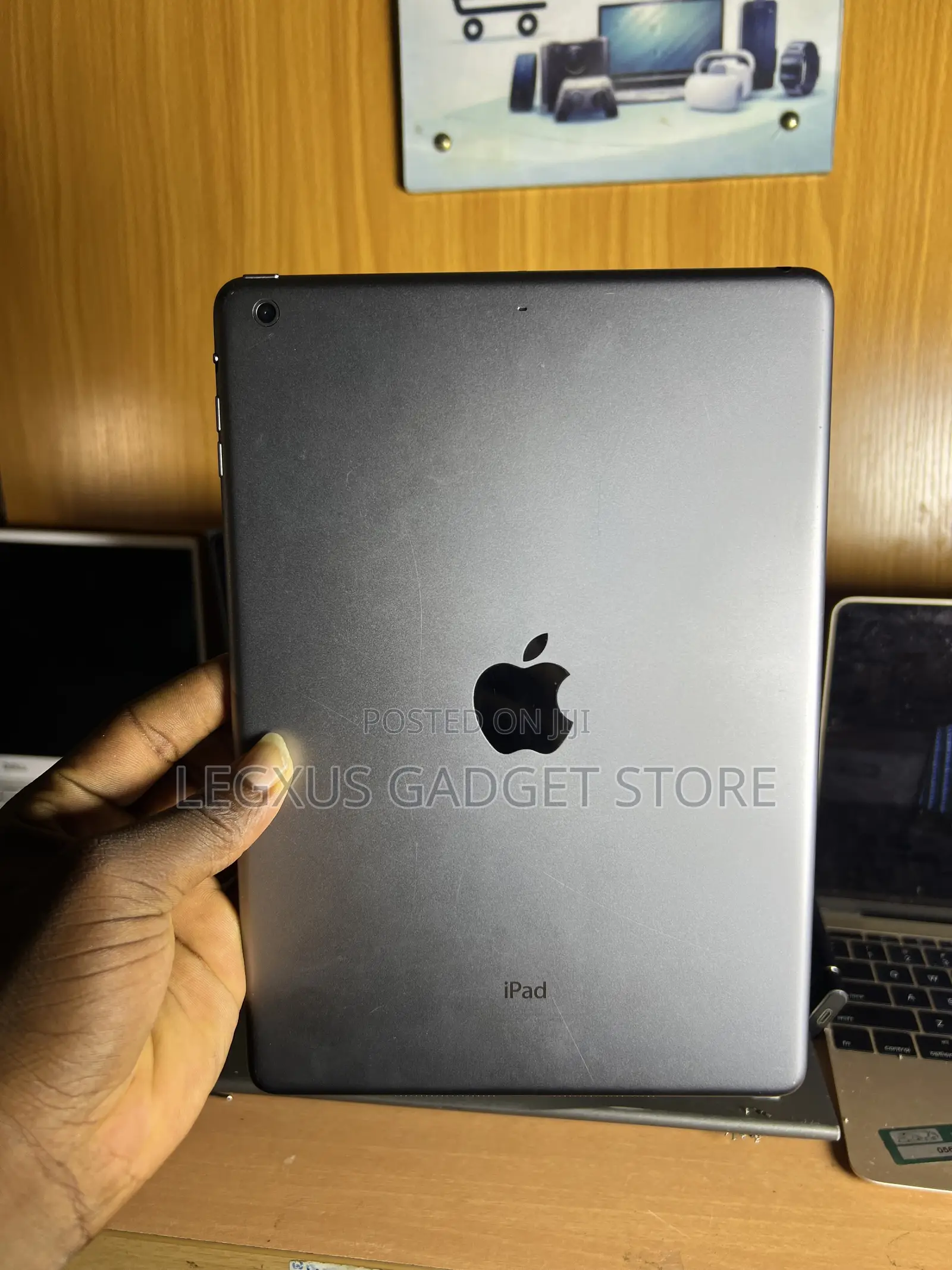 Apple iPad Air 64 GB Gray
