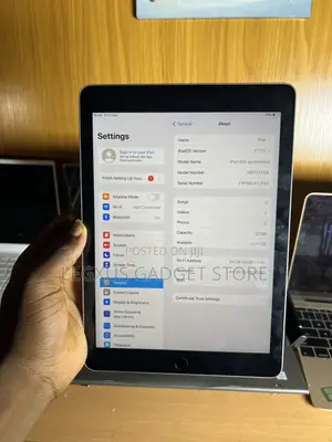 Apple iPad 9.7 32 GB Gray