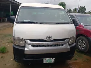 Toyota HiAce 2010 White