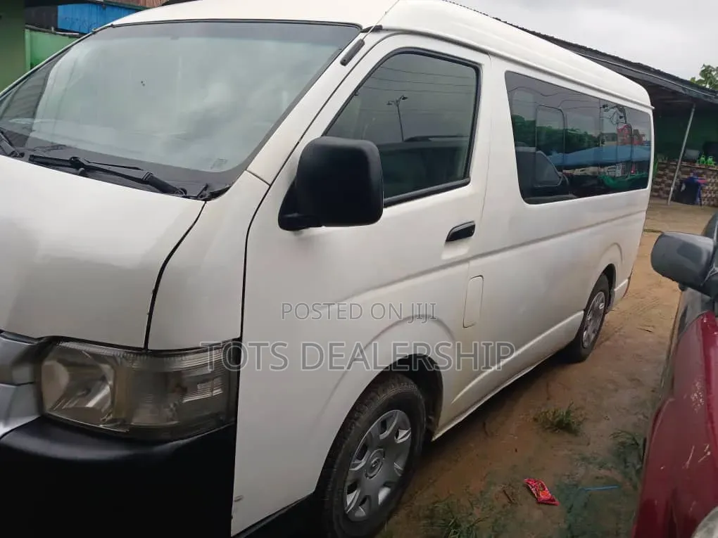 Toyota HiAce 2010 White