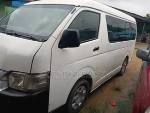 Toyota HiAce 2010 White