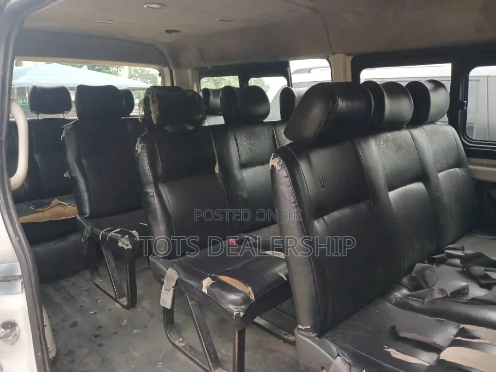 Toyota HiAce 2010 White