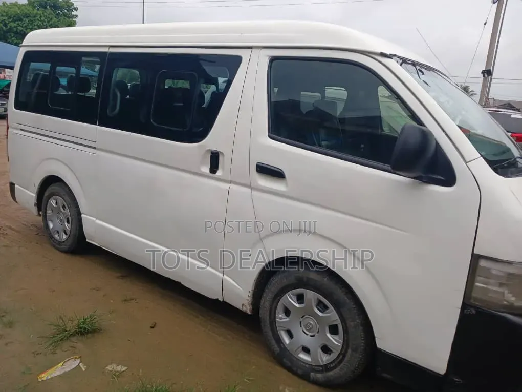 Toyota HiAce 2010 White