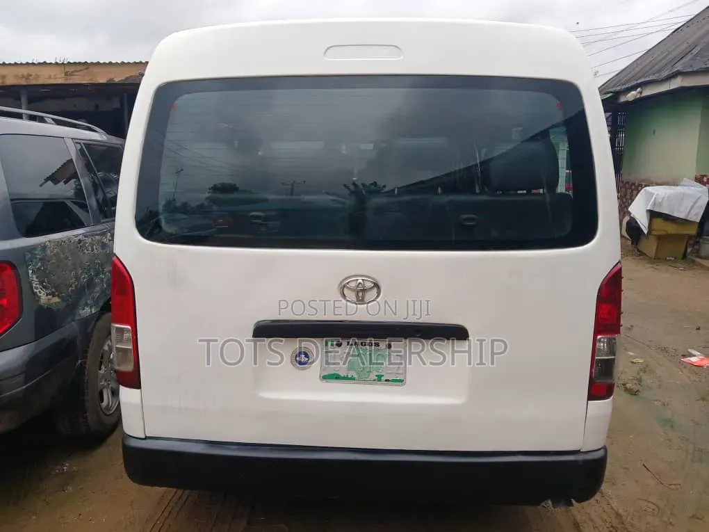 Toyota HiAce 2010 White