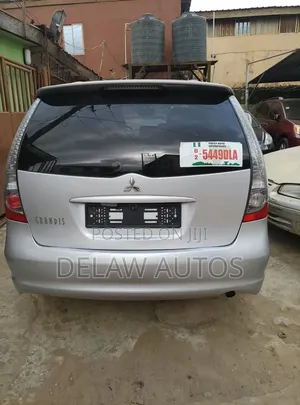 Mitsubishi Grandis 2014 Silver
