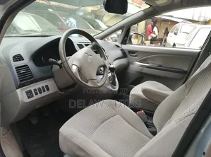 Mitsubishi Grandis 2014 Silver