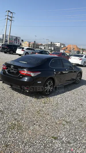 Toyota Camry SE FWD (2.5L 4cyl 8AM) 2018 Black