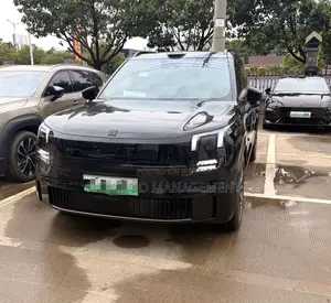 New Lynk & Co 900 2025 Black