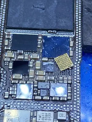 iPhone Micro-Soldering Engineering