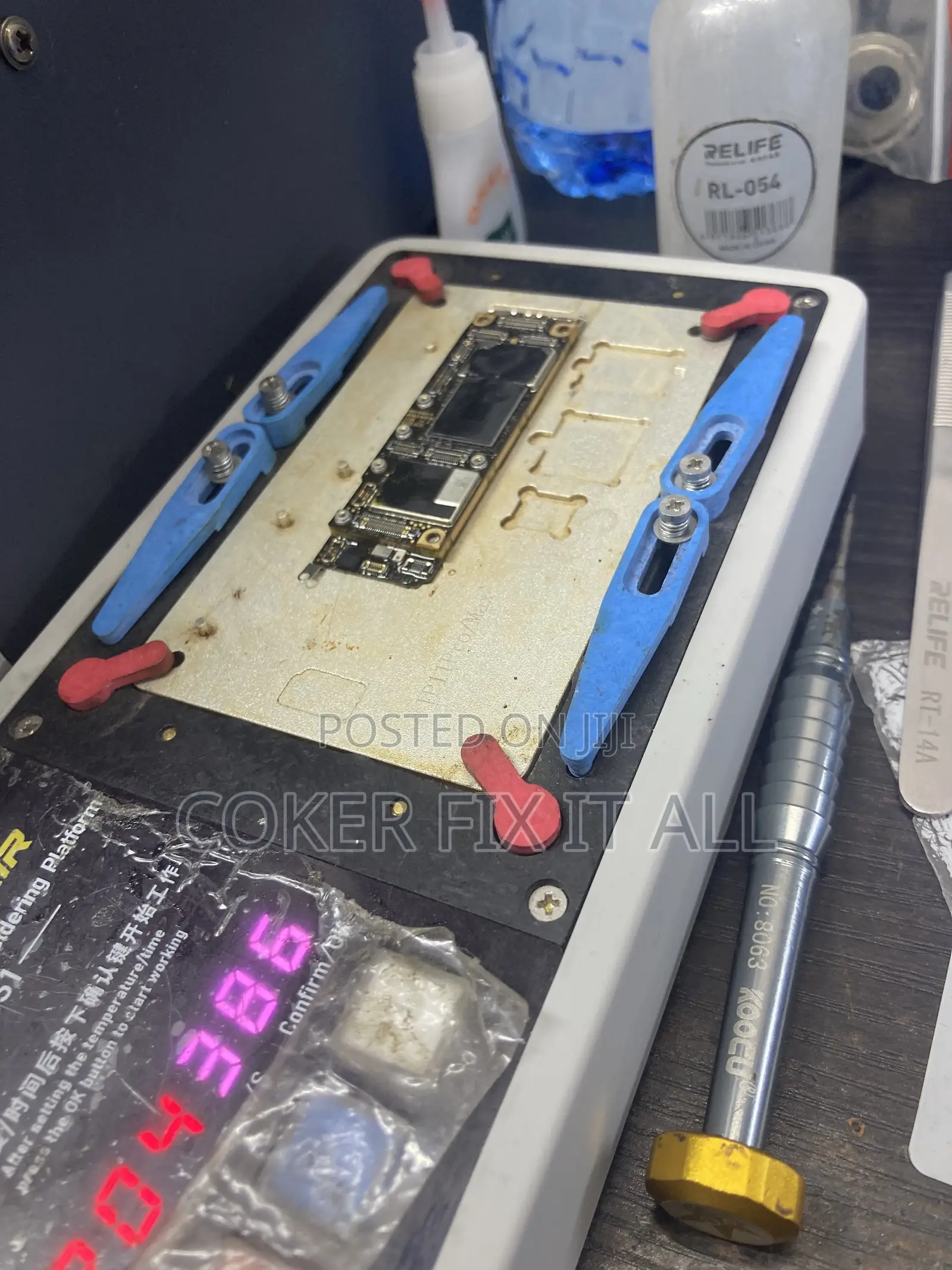 iPhone Micro-Soldering Engineering