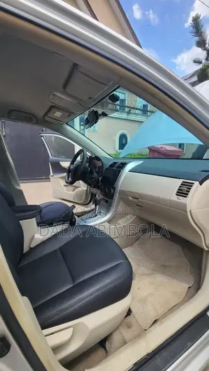 Toyota Corolla 2011 Silver