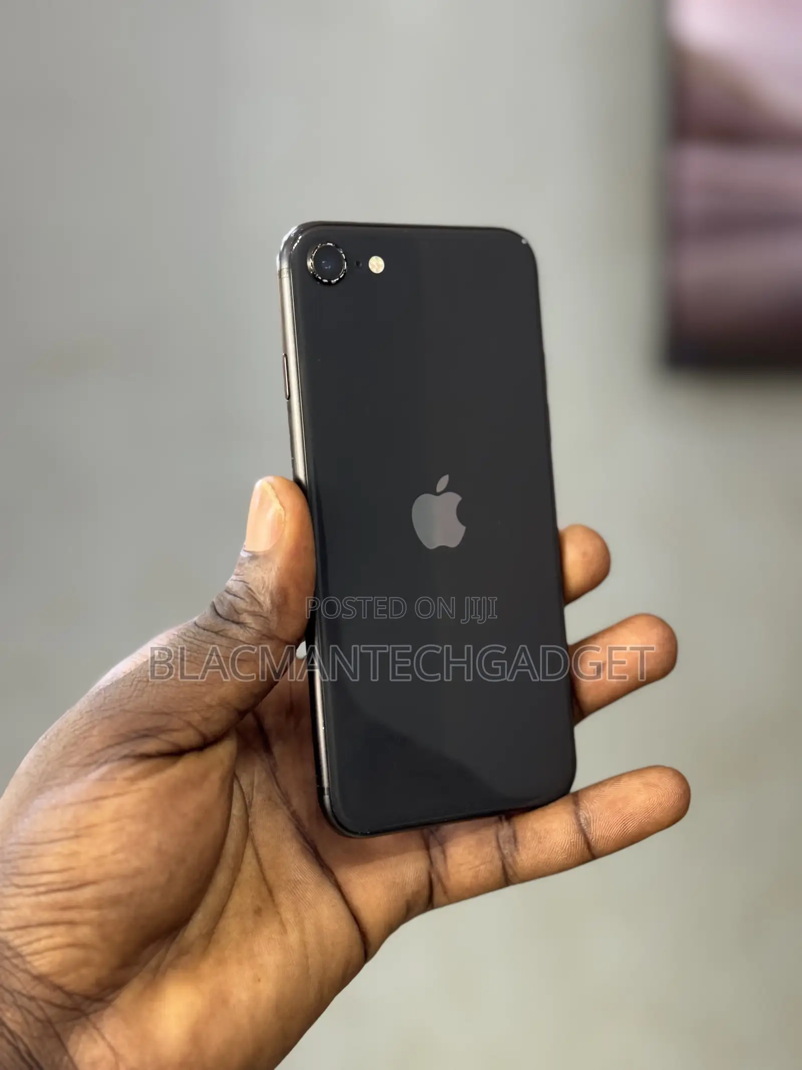 Apple iPhone SE (2020) 64 GB Black