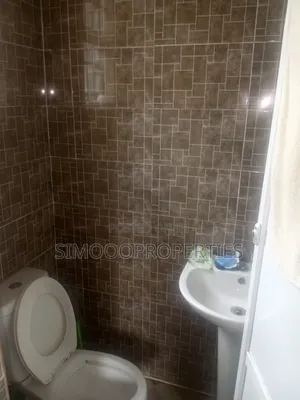 1bdrm Block of Flats in Royal Garden, Lakowe for rent