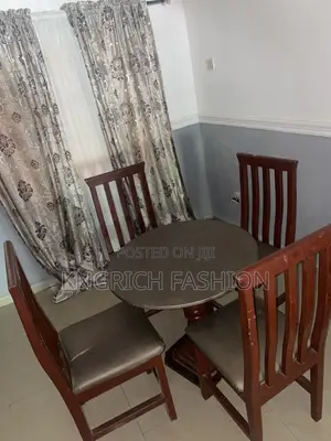 Used 4-Seater Dining Table With Chairs