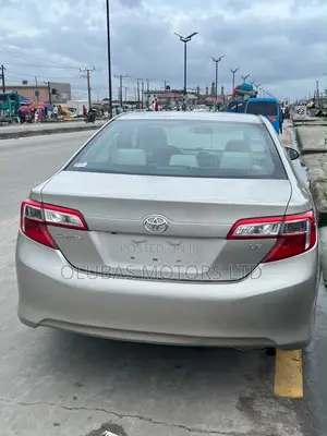 Toyota Camry LE 4dr Sedan (2.5L 4cyl 6A) 2015 Gold