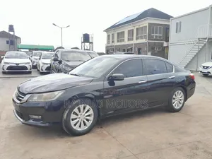 Honda Accord Touring 4dr Sedan FWD (3.5L 6cyl 6A) 2013 Black