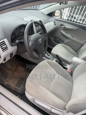 Toyota Corolla LE 4dr Sedan (1.8L 4cyl 4A) 2013 Gray