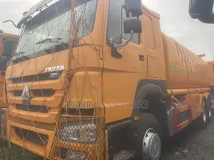 Very Clean and Sharp Sinotruck Howo Water Tanker