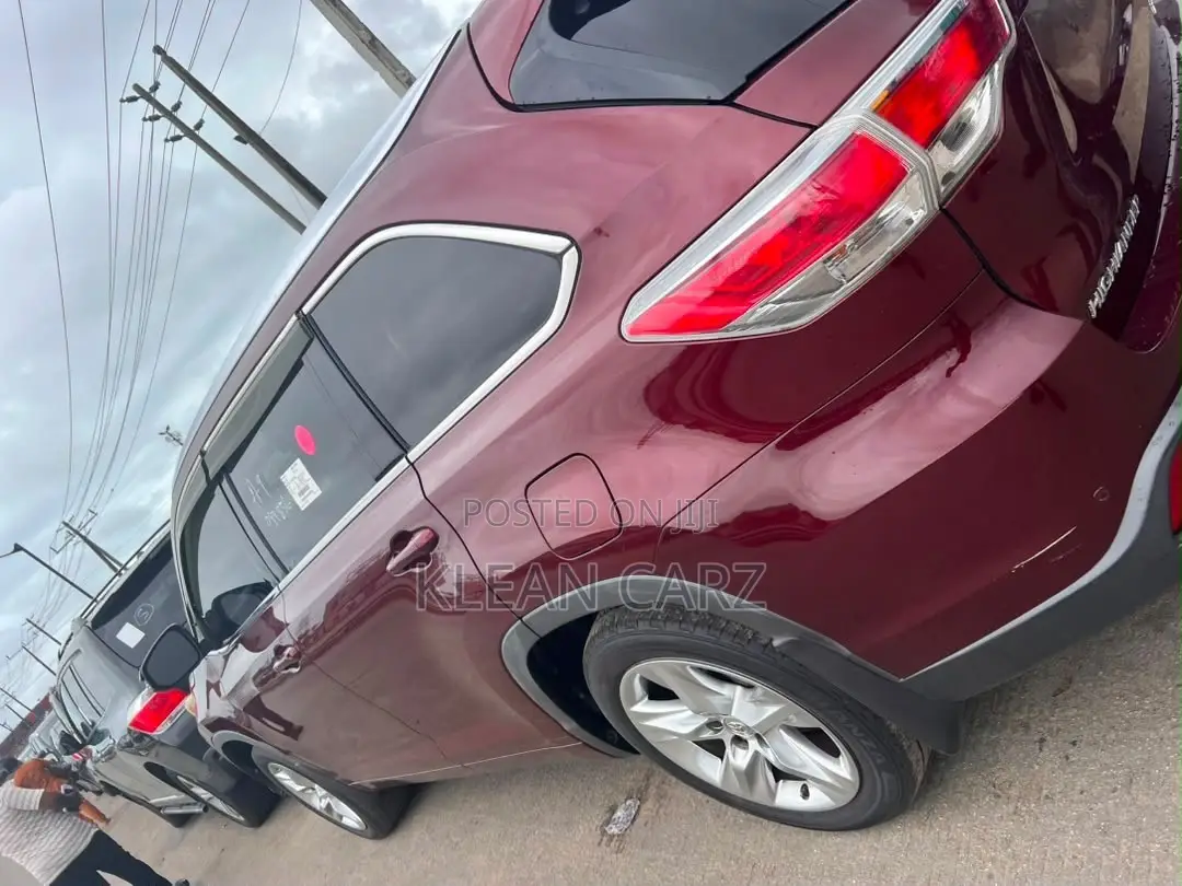 Toyota Highlander 2015 Red