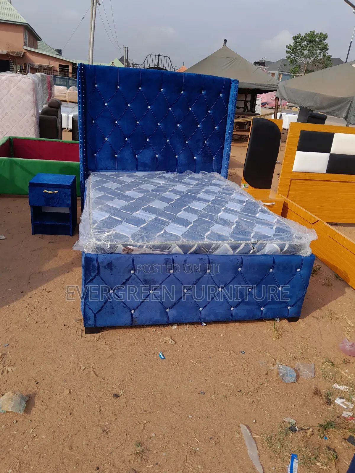 4 by 6 Bedframe With Sidecuboard